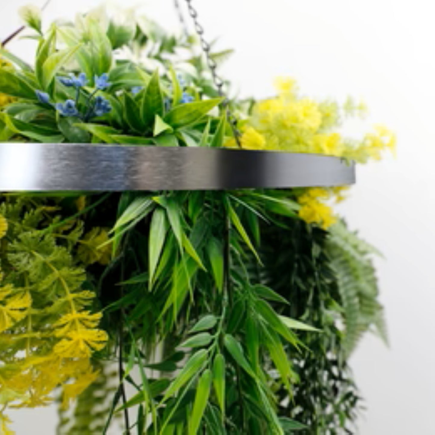 UV-resistant hanging greenery with draping stems